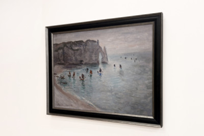 Etretat, Porte d’Aval: Fischerboote verlassen den Hafen