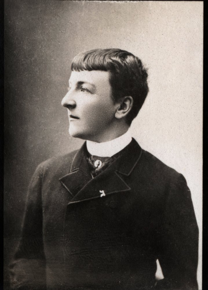 Porträt von Jane Henriette Magre (1851-1916), französische Archäologin und Schriftstellerin von French Photographer