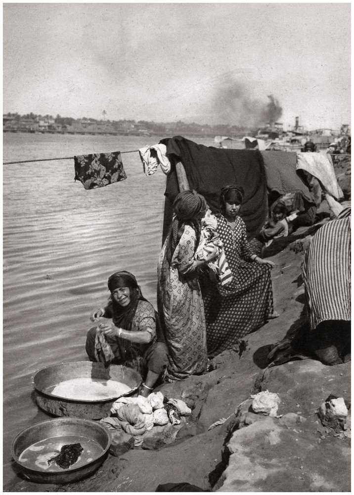 Wäscherinnen am Ufer des Tigris, Bagdad, Irak, 1925 von A. Kerim