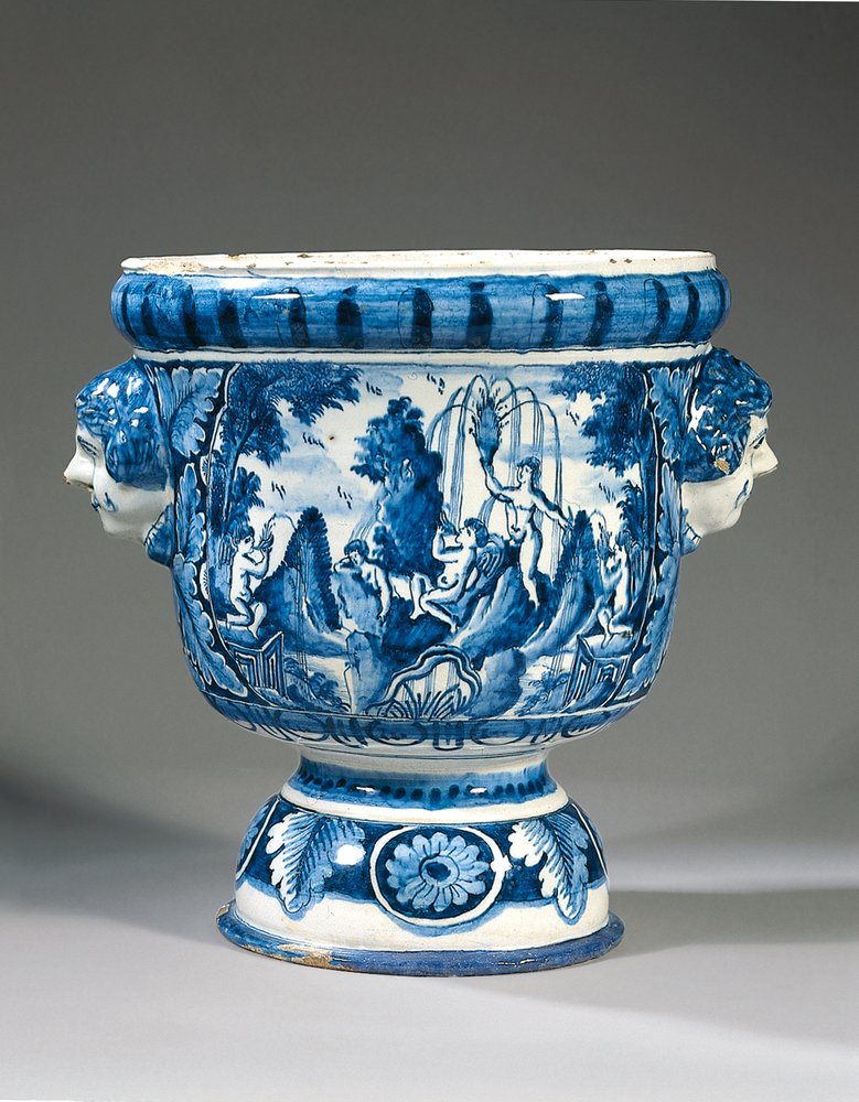 Delfter blau-weißer zweihandiger mythologischer Gartenpokal von Adriaen (fl.1868-d.1701) (attr.to) Kocks