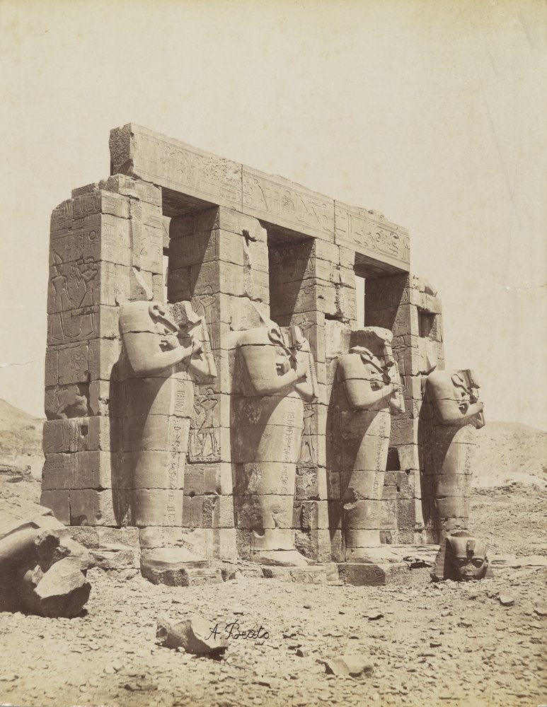 Ramesseum, Theben, Blick auf den Südosten des zweiten Hofes von Antonio Beato