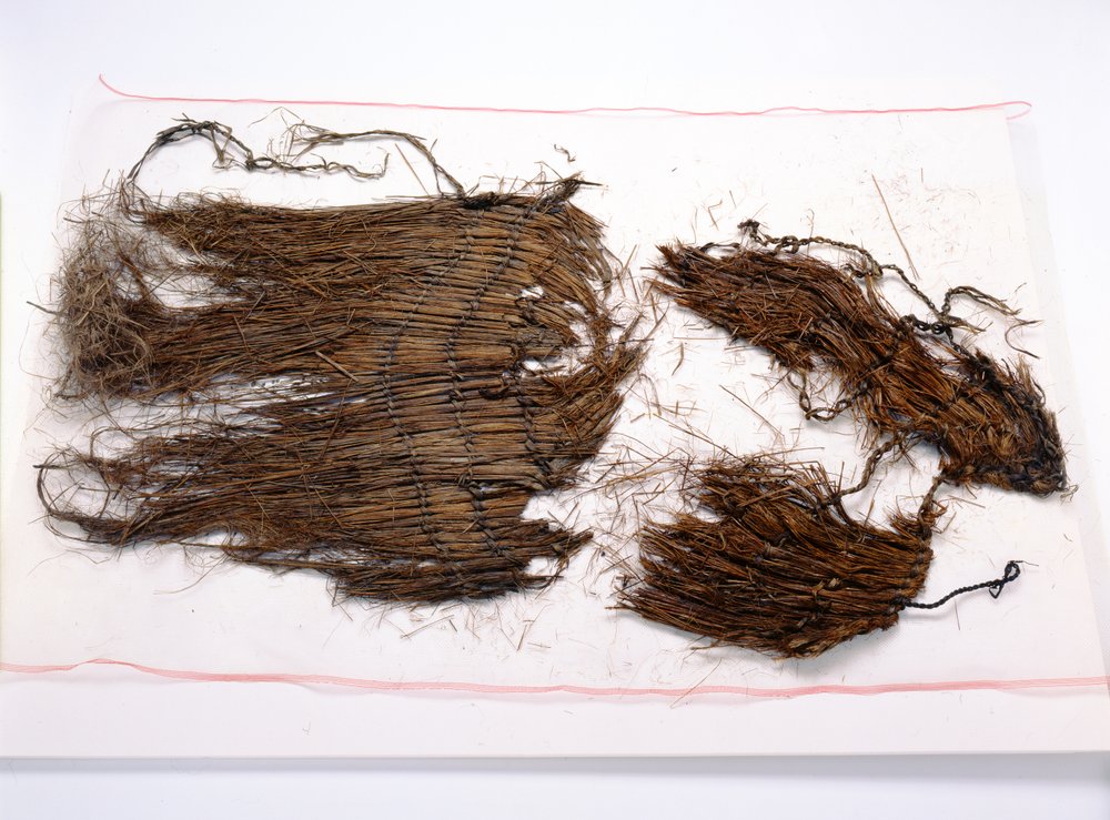 Fragmente eines ärmellosen Umhangs, gefunden beim Ötzi-Eismann (gewebtes Gras) von Copper Age