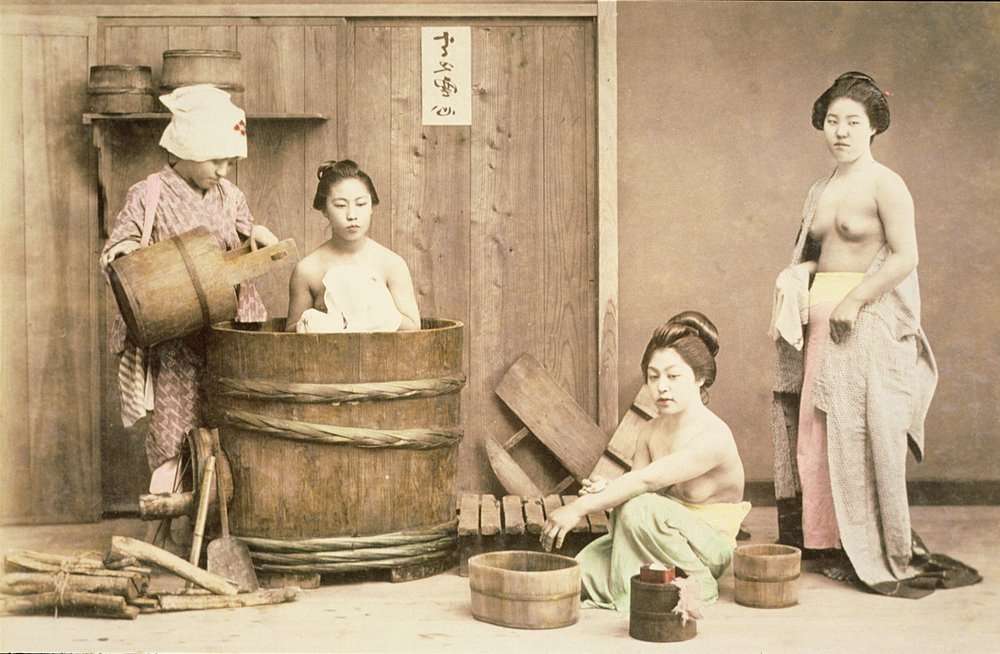 Badende Geishas, um 1880er Jahre von English Photographer