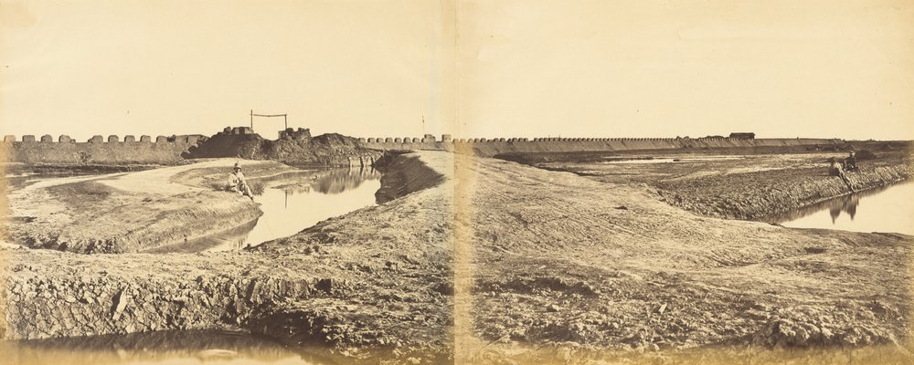 Tangkoo Fort nach seiner Eroberung, zeigt den französischen und englischen Eingang, 10. August 1860 von Felice Beato