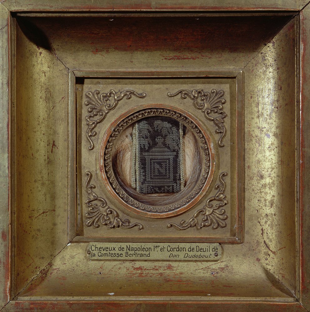 Das Haar von Napoleon Bonaparte (1769-1821) und das Trauerband der Gräfin Bertrand von French School
