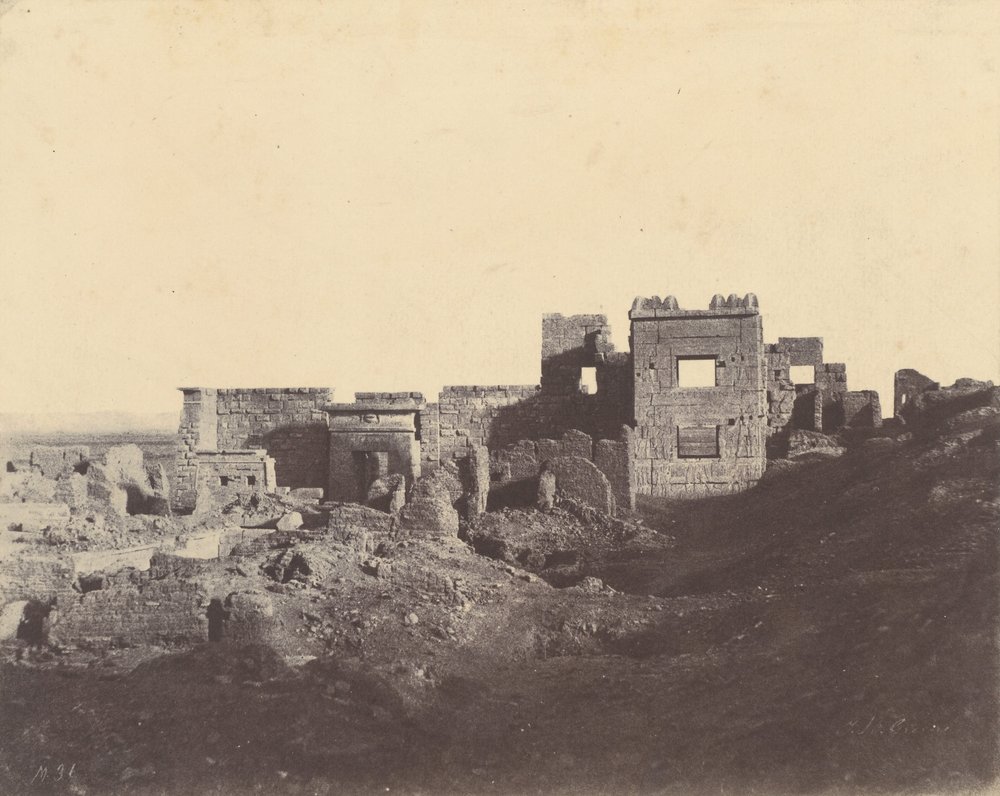 Médinet Habou. Blick vom Eingang des Palastes von Ramses Méiamoun von John Beasly Greene