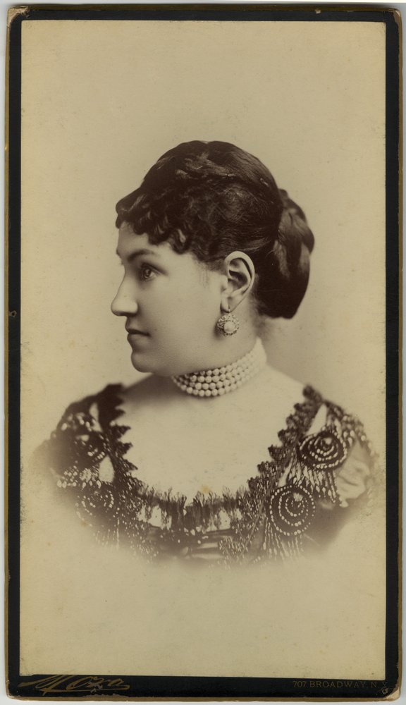 Mrs. William Astor (Sepia-Druck) von José Maria Mora