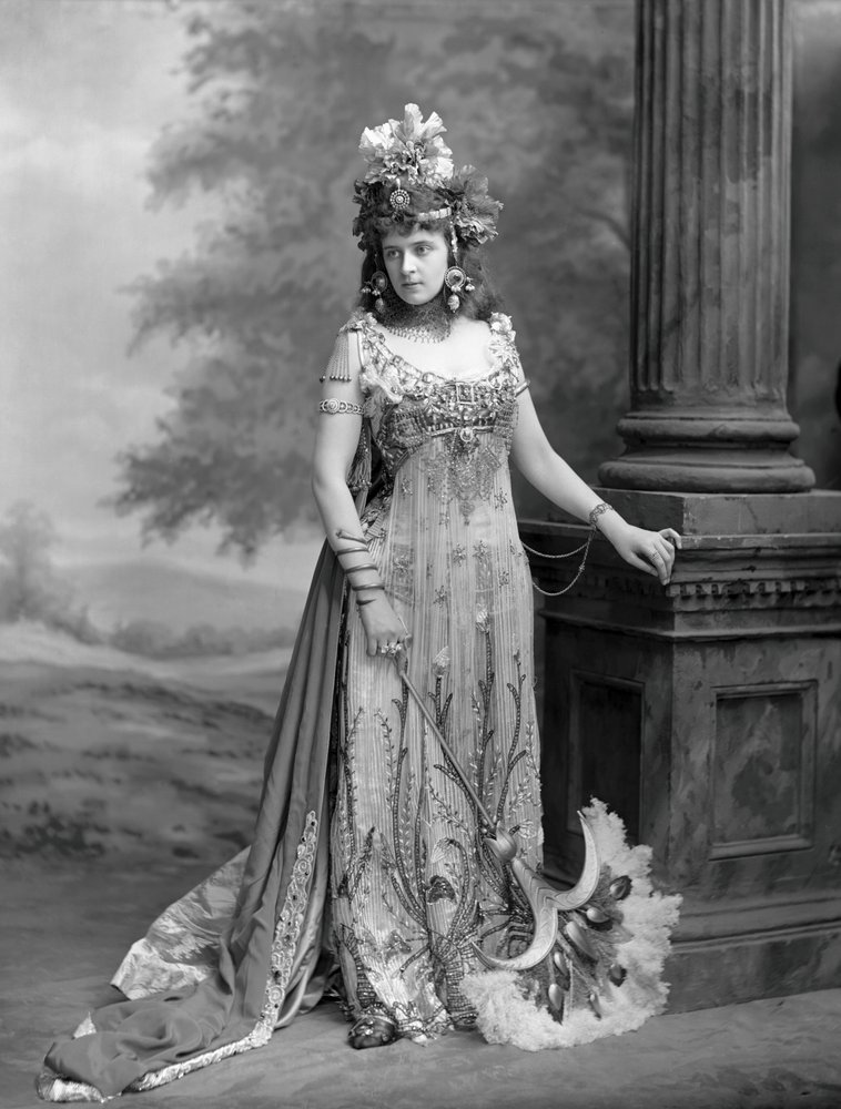Mrs Algernon Bourke 1870-1967, geborene Guendoline Irene Emily Sloane-Stanley, 1897 von London . Photo studio Lafayette