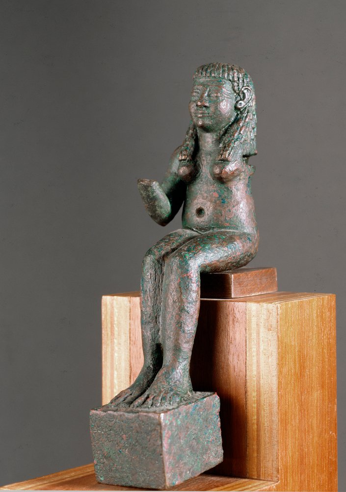 Phönizische Kunst: Darstellung der Gottheit Astarte. Bronzeskulptur aus dem 7. Jahrhundert v. Chr. Aus dem Heiligtum von Carambolo in Spanien. Maße: 16 cm. Sevilla, Archäologisches Museum von Phoenician
