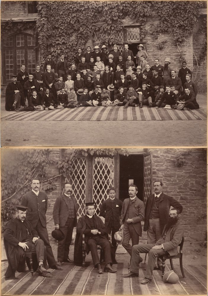 Schulleiter und Lehrer der Bishop Cotton School, Shimla (Vorderseite); Schüler der Mittelstufe und Mitarbeiter der Bishop Cotton School, Shimla (Rückseite) von Raja Deen Dayal