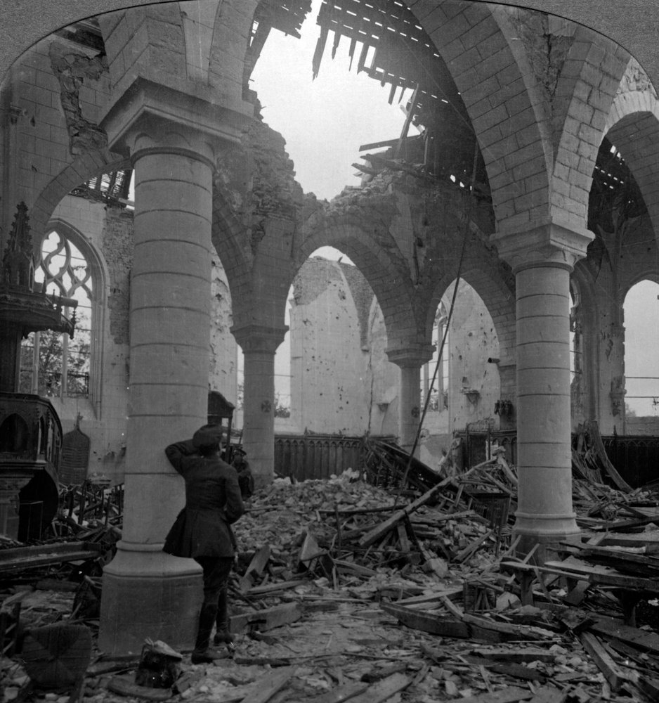 Kirche in Ruinen, Richebourg, Frankreich, Erster Weltkrieg, 1914-1918 von Realistic Travels Publishers