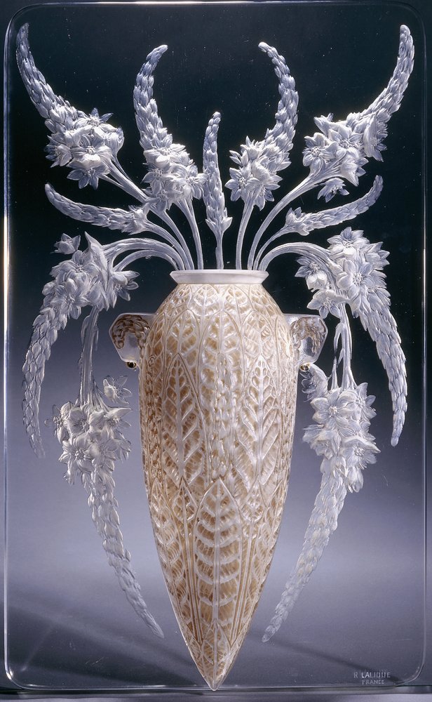 Vase Veronique; eine von einem Paar geformter Glasapplikationen von Rene Jules Lalique