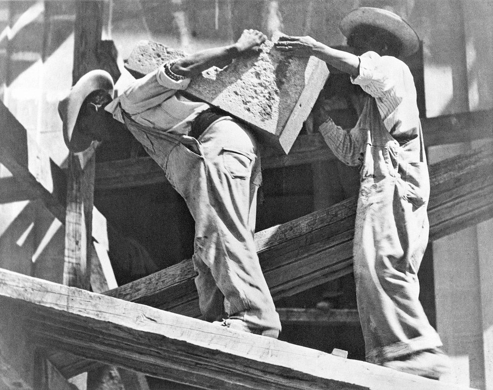 Bauarbeiter im Stadion, Mexiko-Stadt, 1927 von Tina Modotti