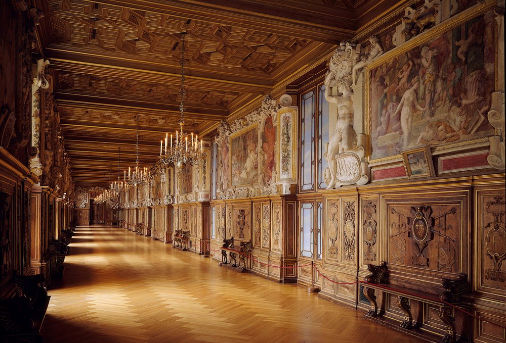 Galerie François I im Schloss Fontainebleau: Holzarbeiten und Wandmalereien aus dem 16. Jahrhundert von Unknown artist