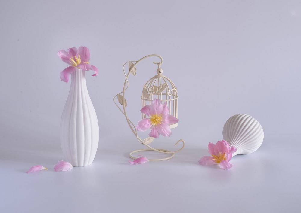 Zartes Blumenstillleben von Alice Sheng
