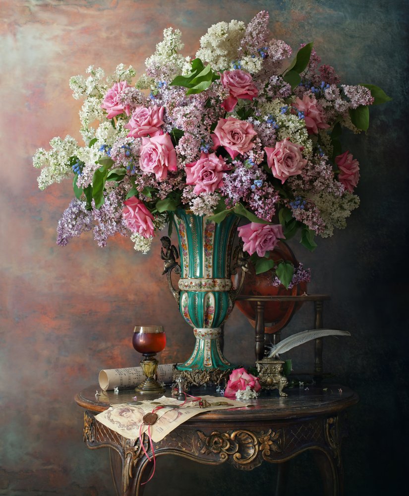 Klassisches Blumenstillleben von Andrey Morozov