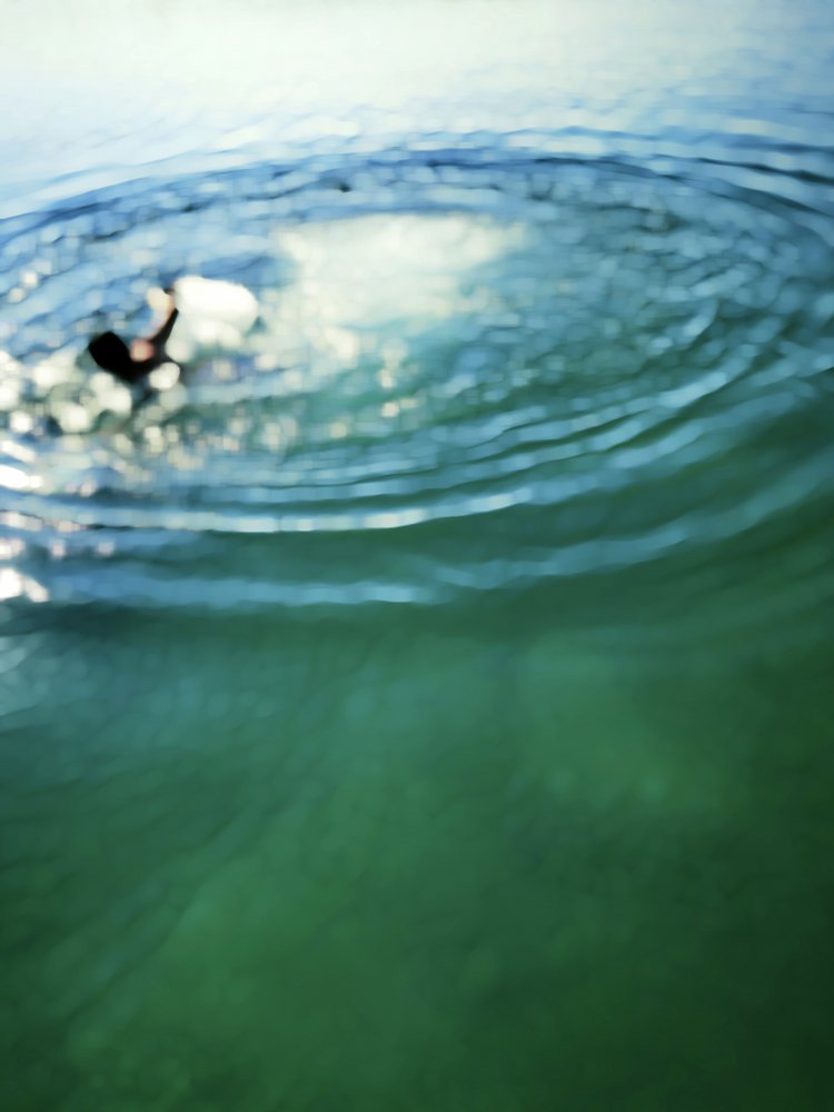 Surfer unter der Oberfläche von Angelo Cerantola