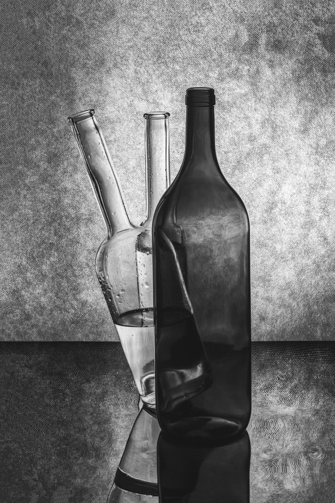 Monochrome Glasflaschen von Brig Barkow