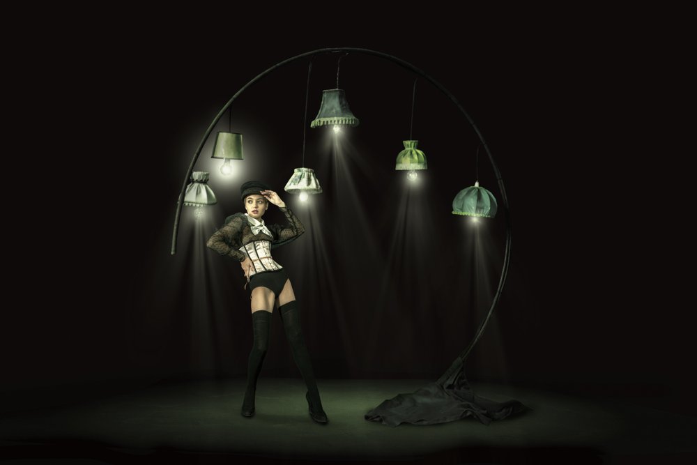 Burlesque-Tänzerin im Rampenlicht von Christine von Diepenbroek