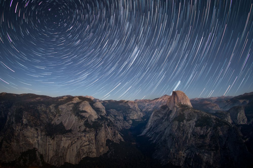 Sternenspuren über Half Dome von Christoph Schaarschmidt