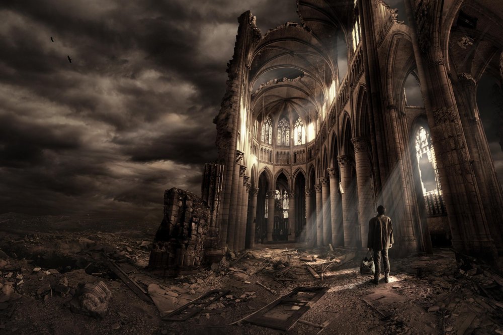 Mann in ruinierter Kathedrale von Christophe Kiciak