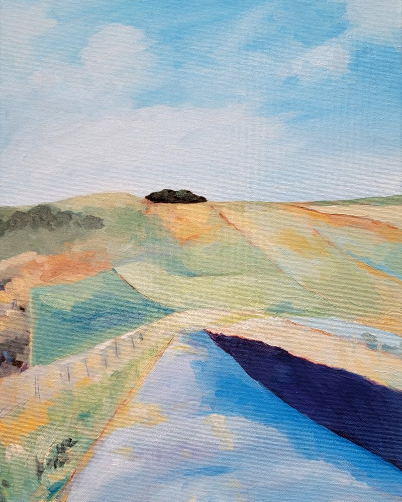 Landstraße durch Felder von Claire Whitehead
