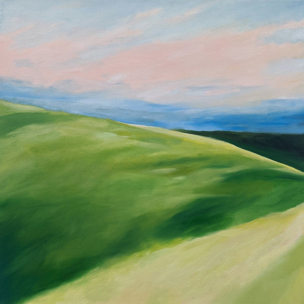 Grüne Hügel Pastellhimmel von Claire Whitehead