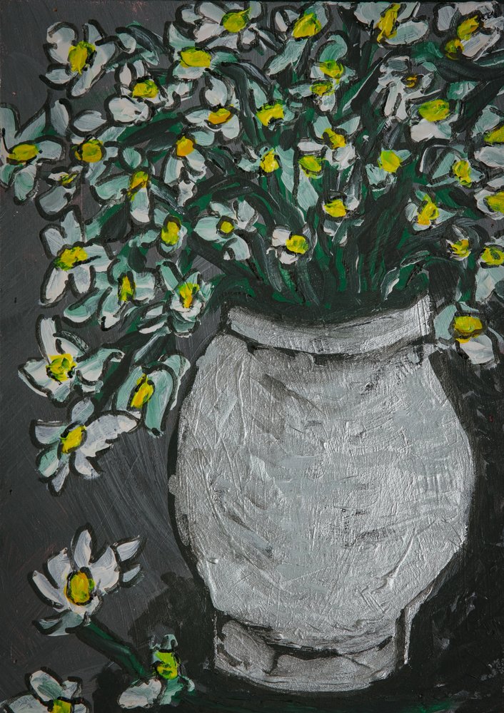 Weiße Blüten graue Vase von Dale Hefer & Family