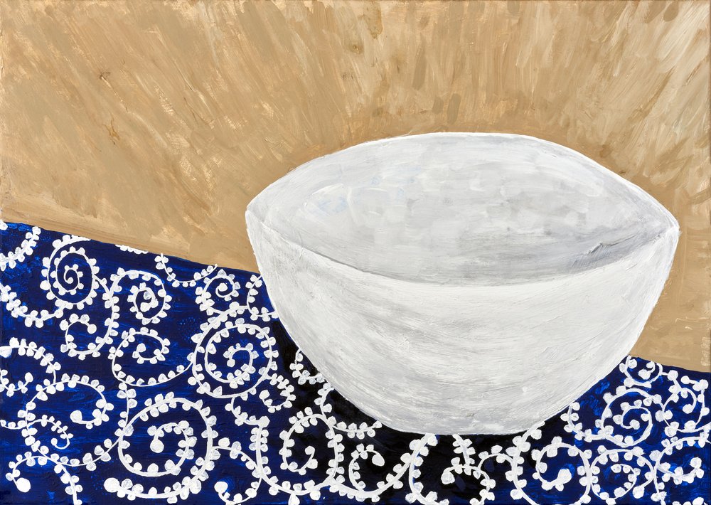 Weiße Schale mit blauem Muster von Dale Hefer & Family