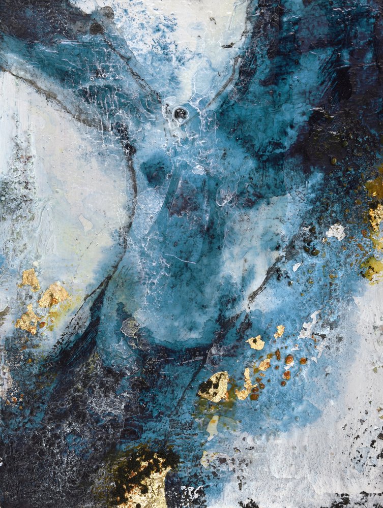 Tiefblaues Goldabstrakt von Deb Chaney