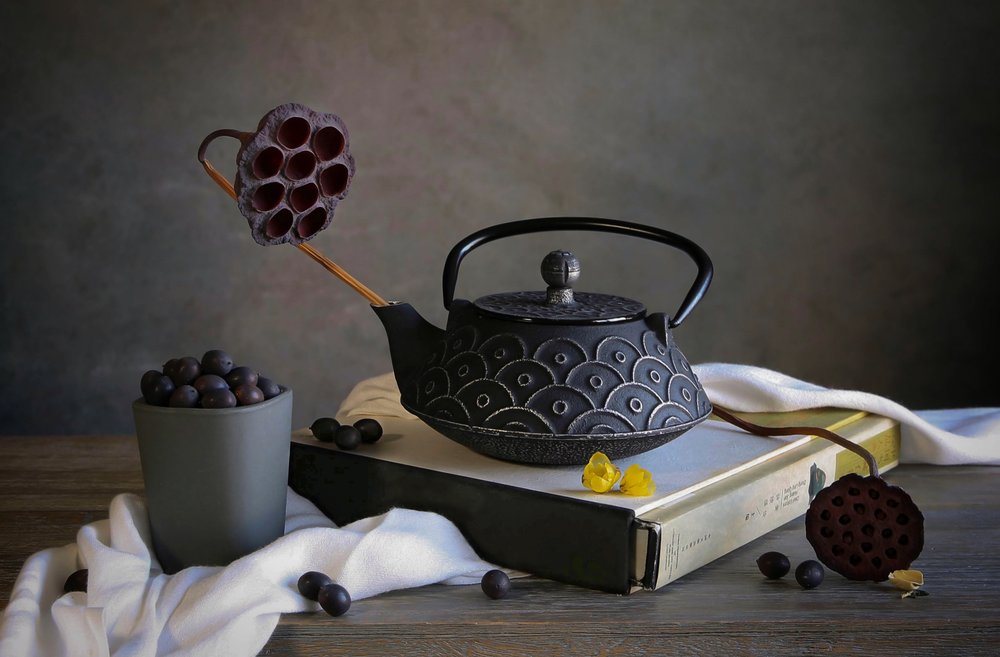 Zen-Teekanne und Beeren von Fangping Zhou