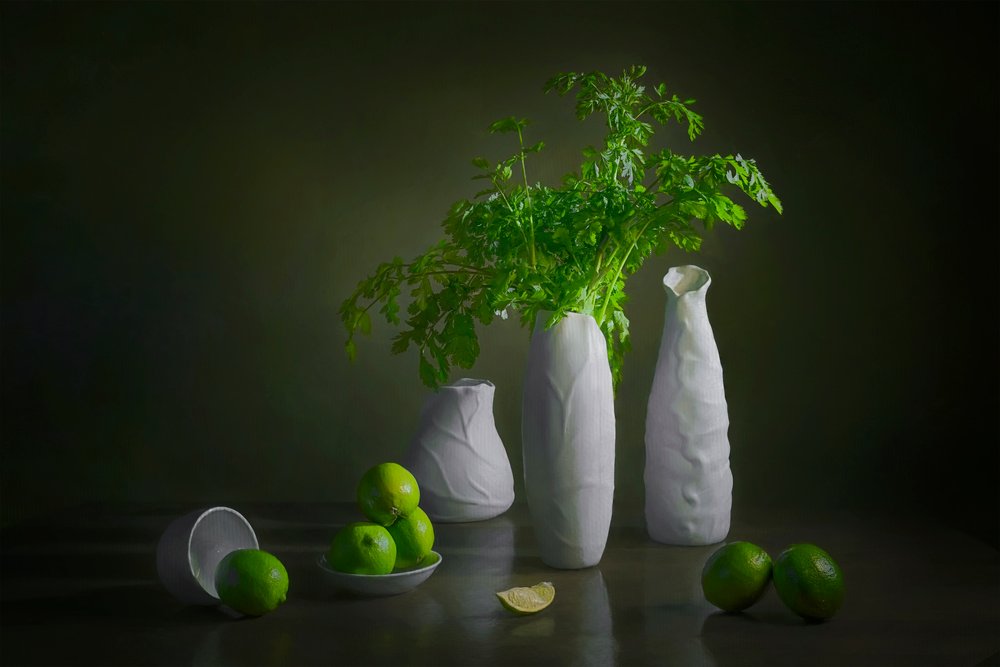 Modernes Limetten-Stillleben von Lydia Jacobs
