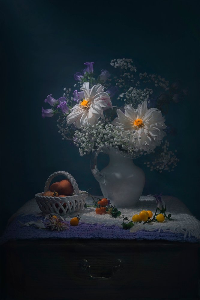 Stimmungsvolles Blumen-Stillleben von Lydia Jacobs