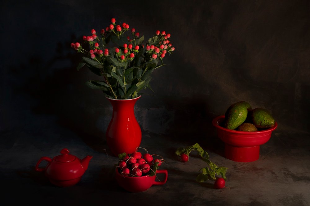 Stimmungsvolles rotes Stillleben von Lydia Jacobs