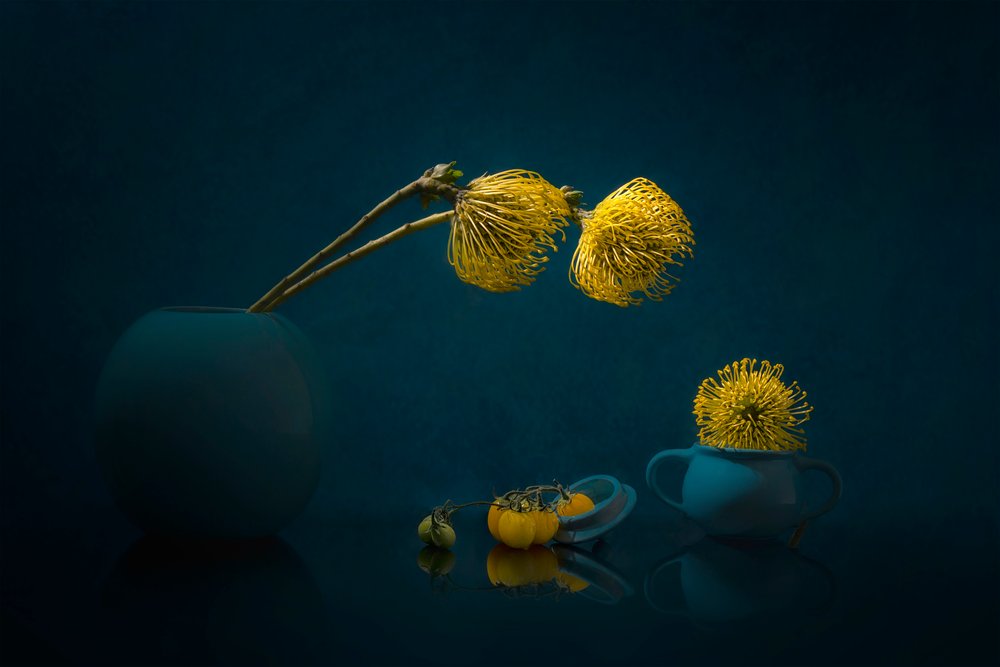 Stimmungsvolle gelbe Blumen von Lydia Jacobs