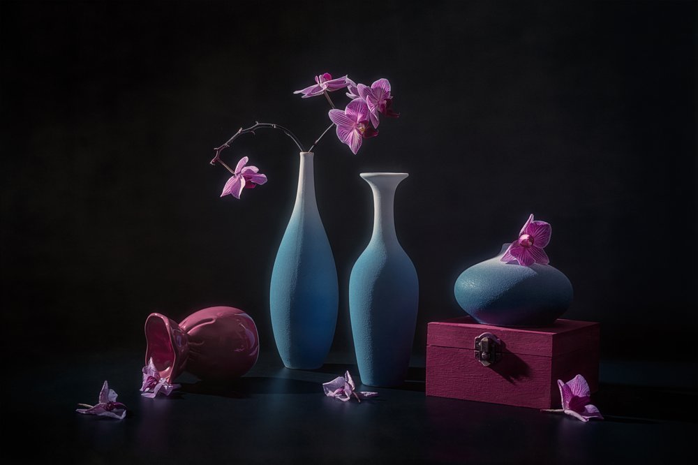 Rosa Orchideen und Vasen von Lydia Jacobs