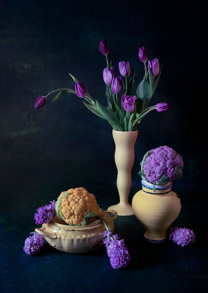 Lila Tulpen und Blumenkohl von Lydia Jacobs