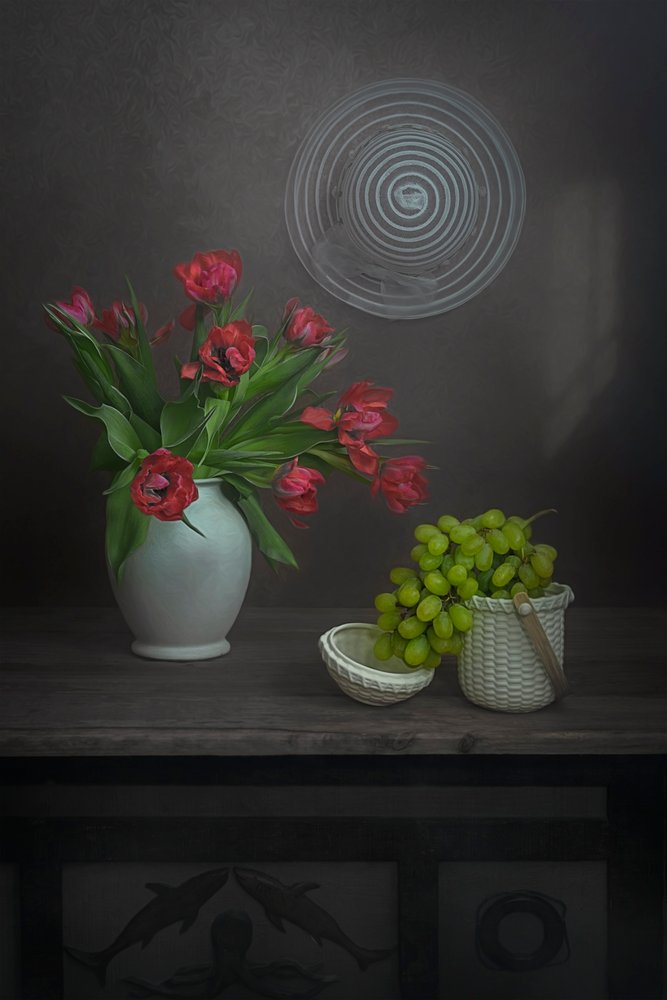 Rote Tulpen und grüne Trauben von Lydia Jacobs