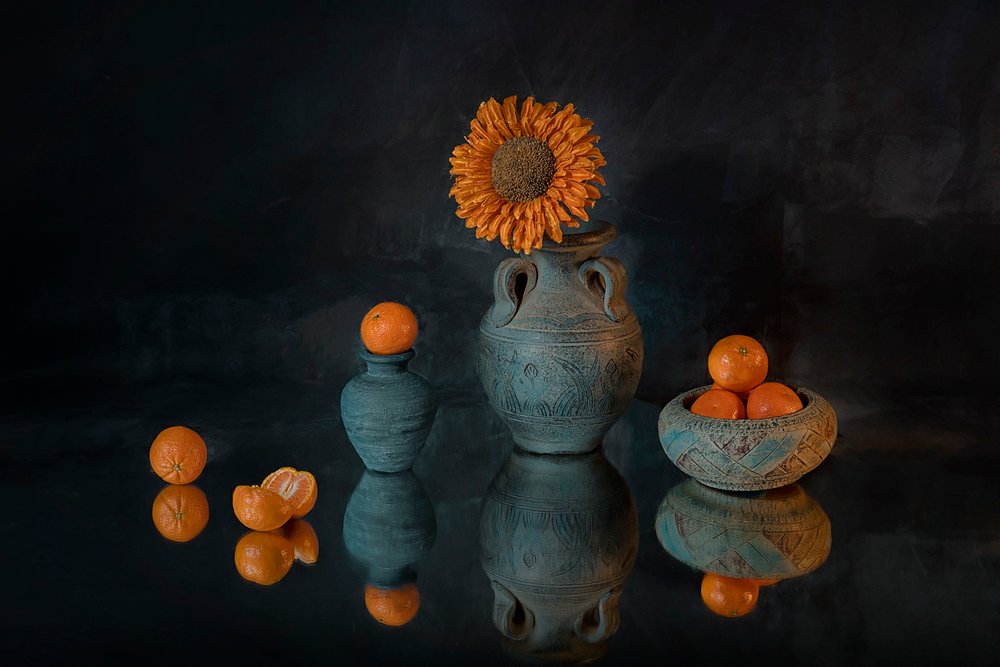 Lebhafte Sonnenblumen und Mandarinen von Lydia Jacobs