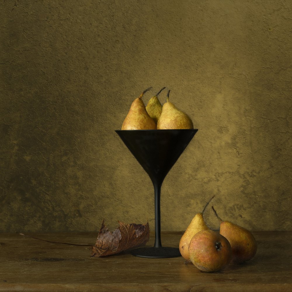 Stimmungsvolle goldene Birnen von Monique van Velzen