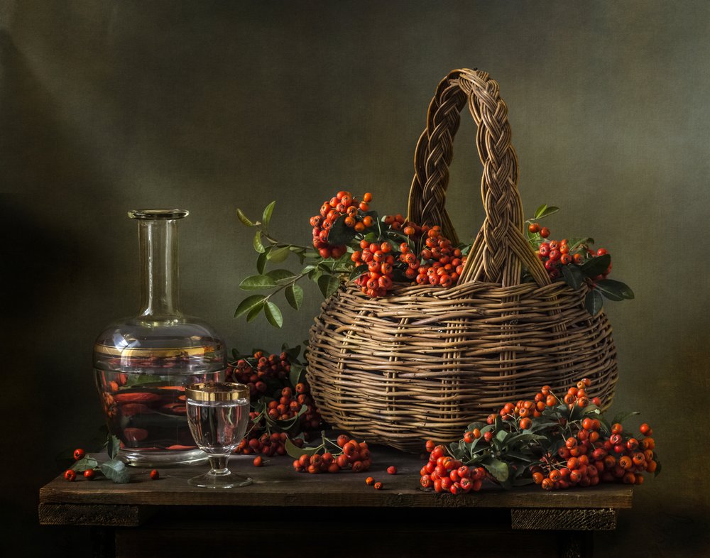 Erntebeeren und Dekanter von Olga Aleksandrovna