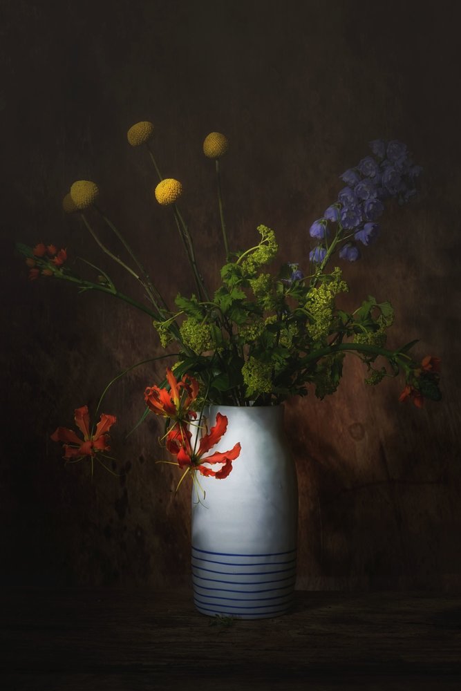 Elegantes Blumenstillleben von Saskia Dingemans