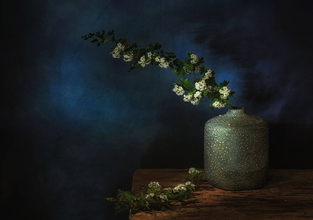 Stimmungsvolles Blumenstillleben von Saskia Dingemans