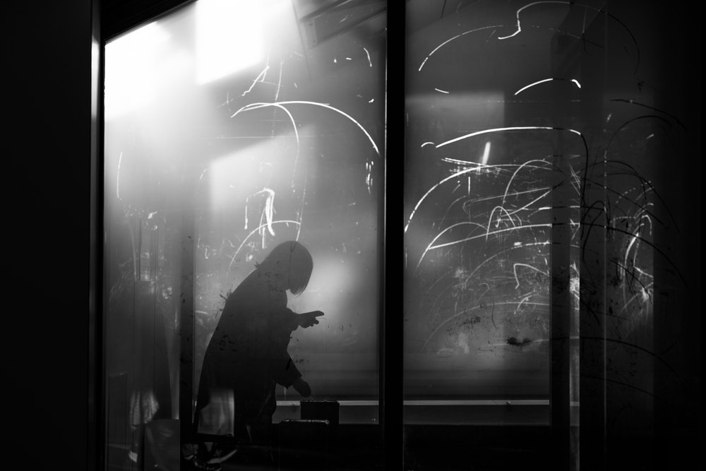 Traumhafte Fenstersilhouette von Satoshi Hata