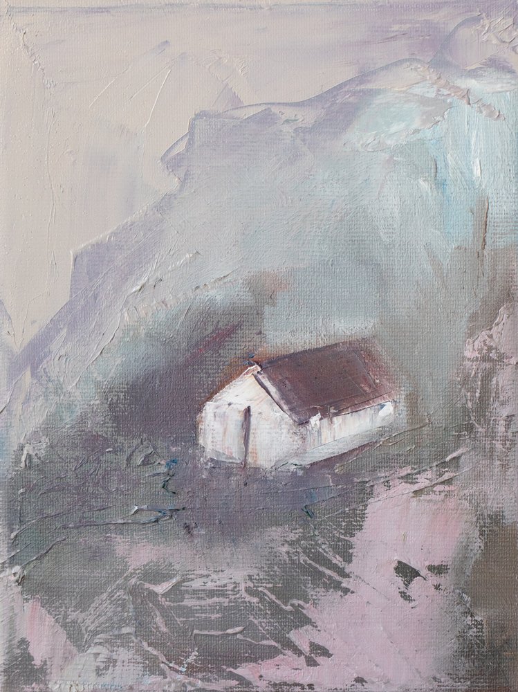 Neblige Berghütte von Tamar Green
