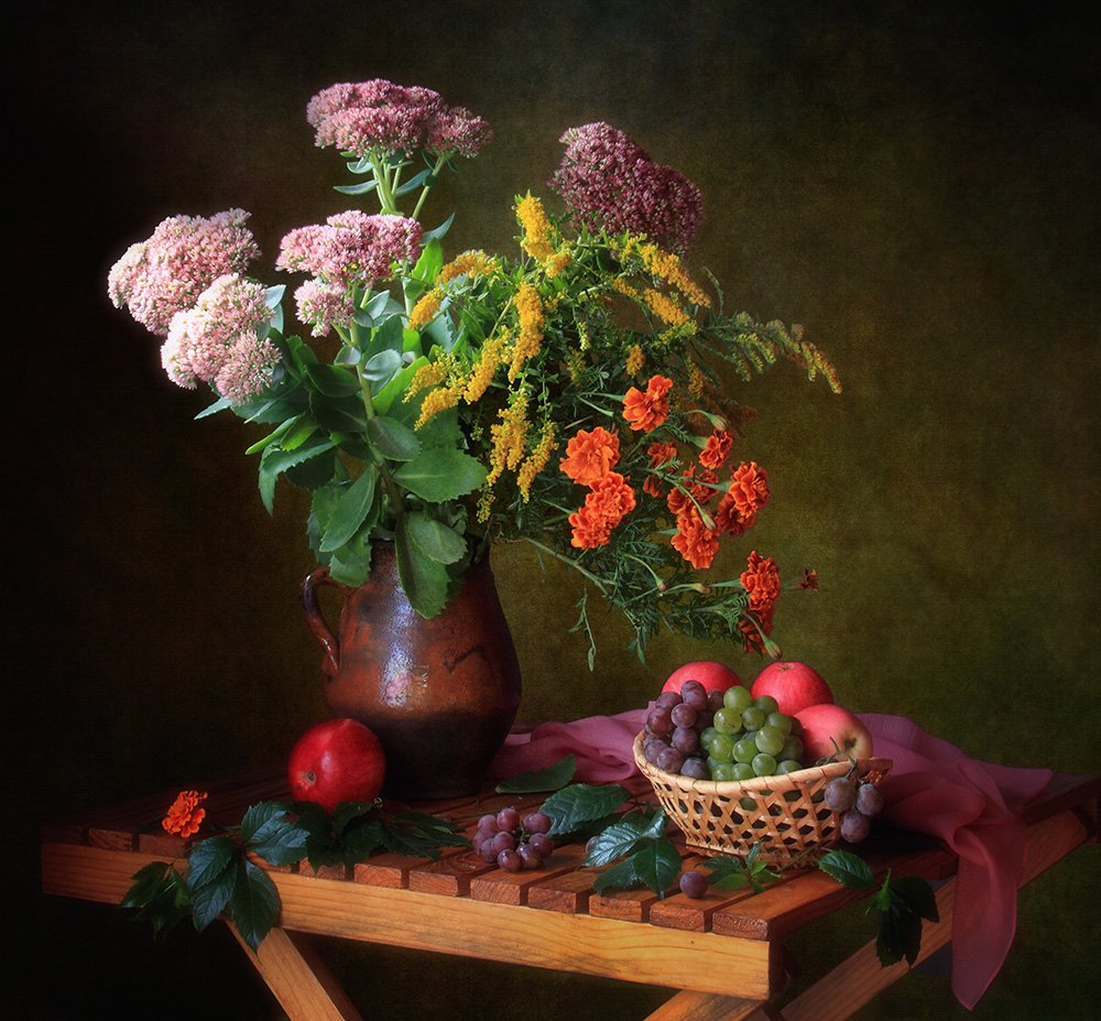 Herbstliches Blumenstillleben von Tatyana Skorokhod