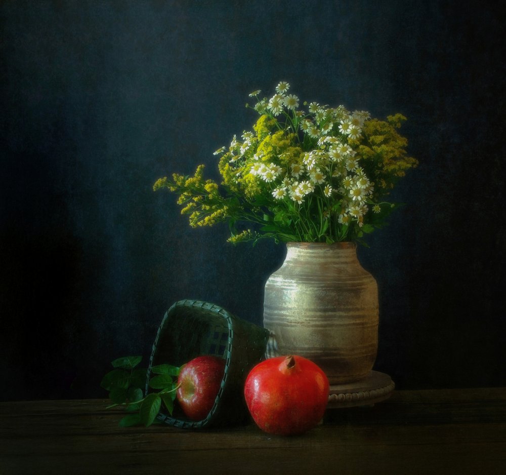 Rustikales Blumen-Stillleben von Yinan F.