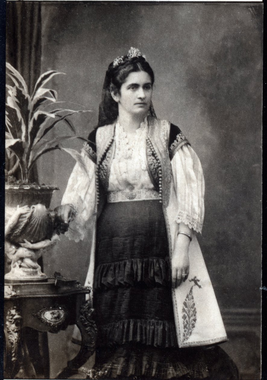 Porträt von Milena Vukotic (1847-1923), Prinzessin von Montenegro von French Photographer