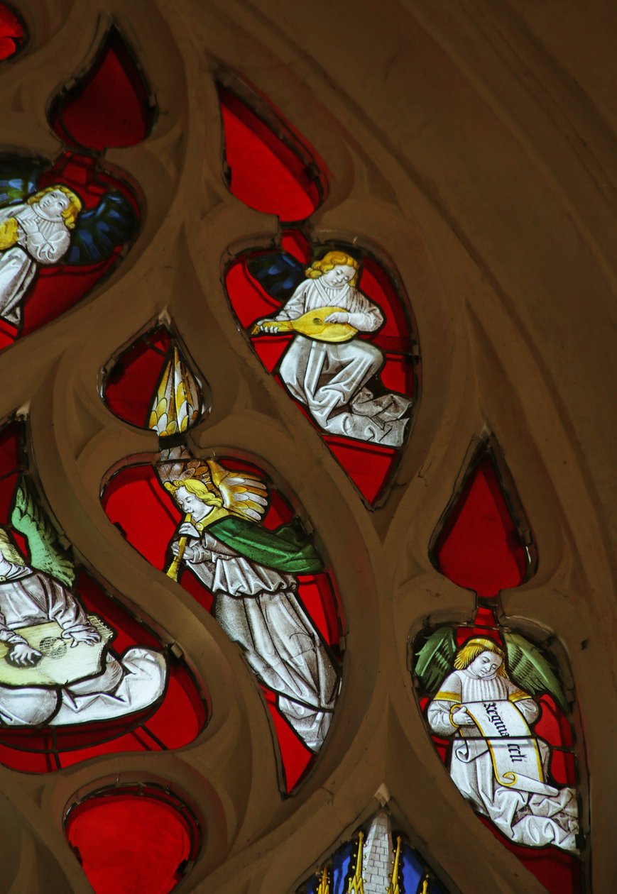 Fenster mit Darstellung von Engelmusikern, Lauten und Schalmei von French School