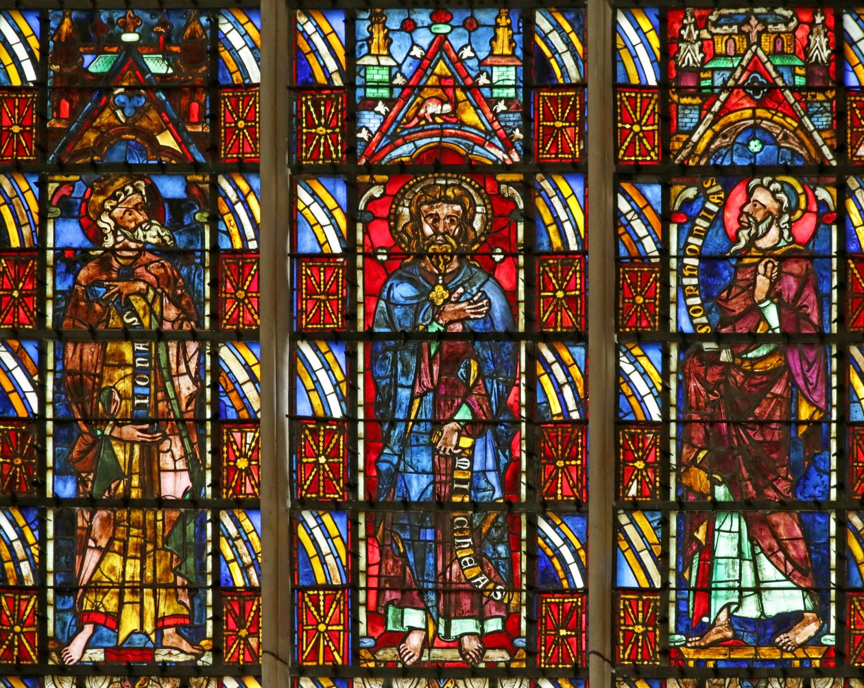Fenster, das die Propheten Jona, Micha und Zephanja darstellt von French School